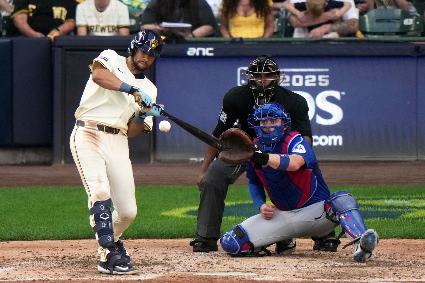 Brewers cruise past Cubs to open NLDS | iNFOnews.ca