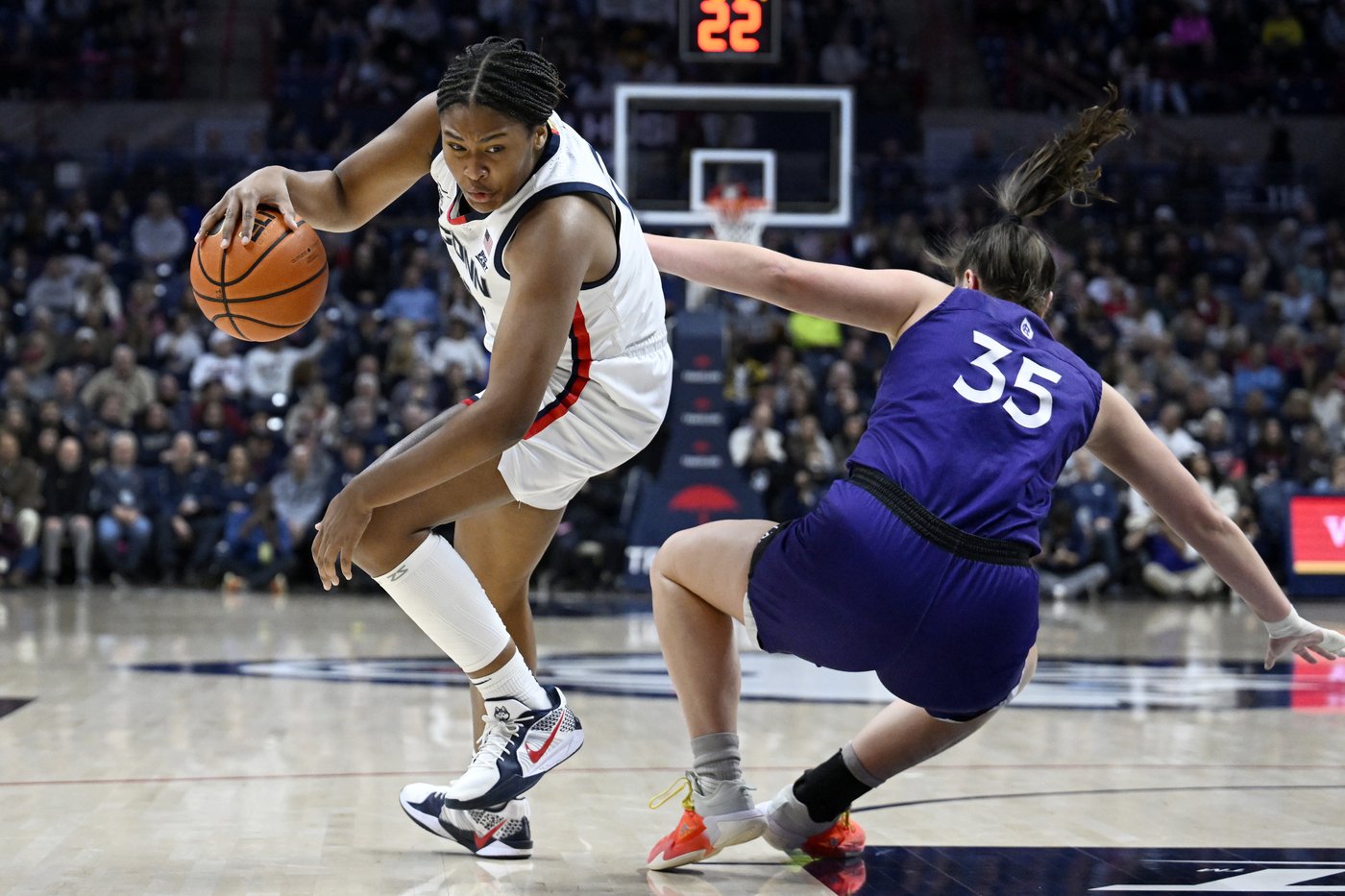 Freshman Sarah Strong scores 22 points to lead No. 2 UConn past Holy Cross 88-52 | iNFOnews.ca Freshman Sarah Strong scores 22 points to lead No. 2 UConn past Holy Cross 88-52 | iNFOnews.ca