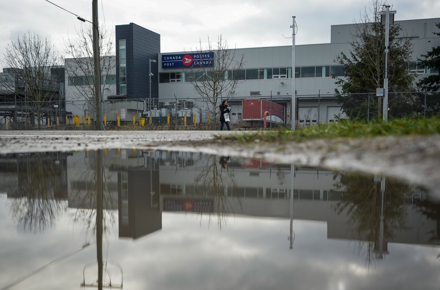 North anxious over dwindling necessities, no Christmas gifts, due to postal strike | iNFOnews.ca