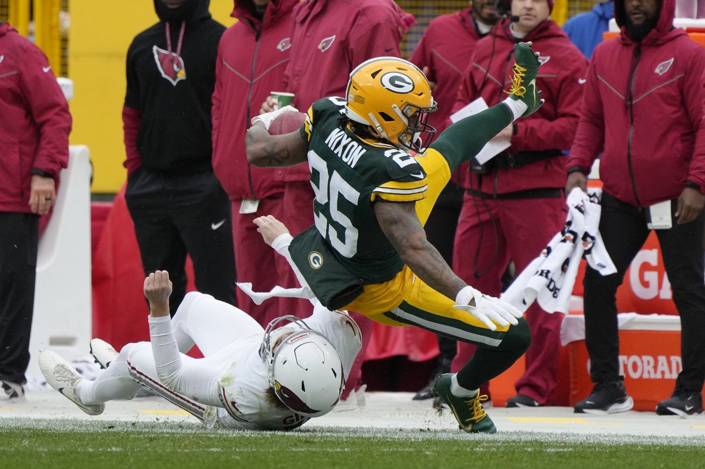 Doubs catches 2 TD passes in his return from a suspension to help Packers rout Cardinals 34-13 | iNFOnews.ca Doubs catches 2 TD passes in his return from a suspension to help Packers rout Cardinals 34-13 | iNFOnews.ca