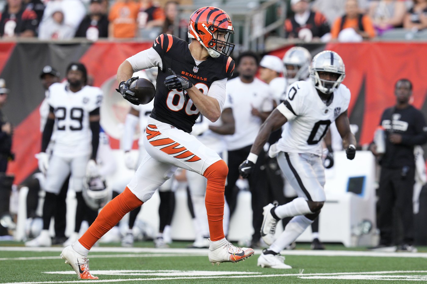 Burrow ties career high with 5 TD passes as Bengals get first home win, 41-24 over Raiders | iNFOnews.ca Burrow ties career high with 5 TD passes as Bengals get first home win, 41-24 over Raiders | iNFOnews.ca