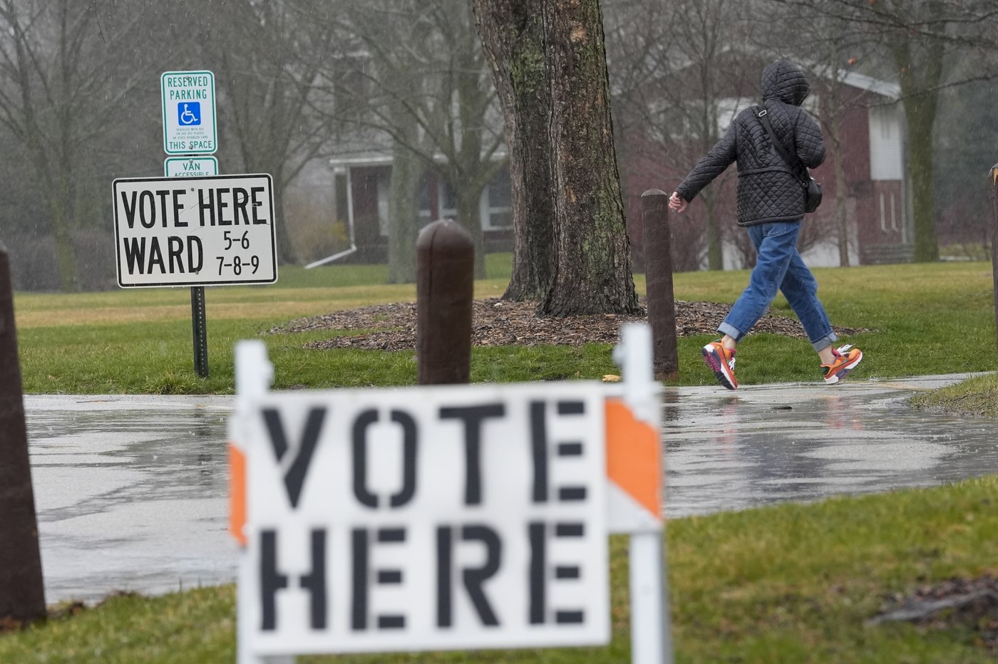 Early voting kicks off in battleground Wisconsin with push from Obama, Walz | iNFOnews.ca Early voting kicks off in battleground Wisconsin with push from Obama, Walz | iNFOnews.ca