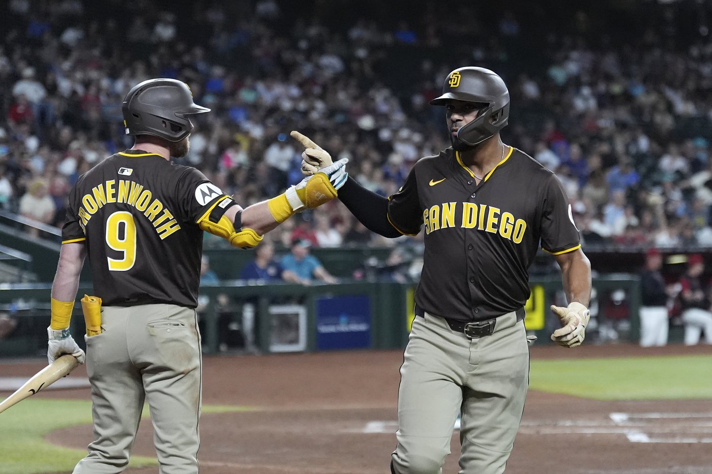 Arráez's go-ahead single sparks 5-run 11th inning, Padres beat Diamondbacks 10-5 | iNFOnews.ca