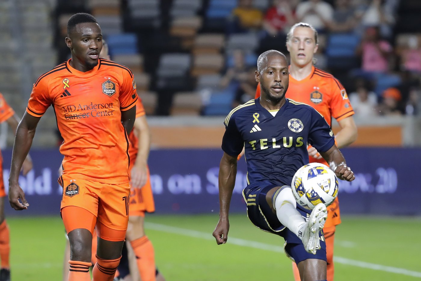 Brian White scores second-half goal, earns Whitecaps 1-1 draw with Dynamo | iNFOnews.ca