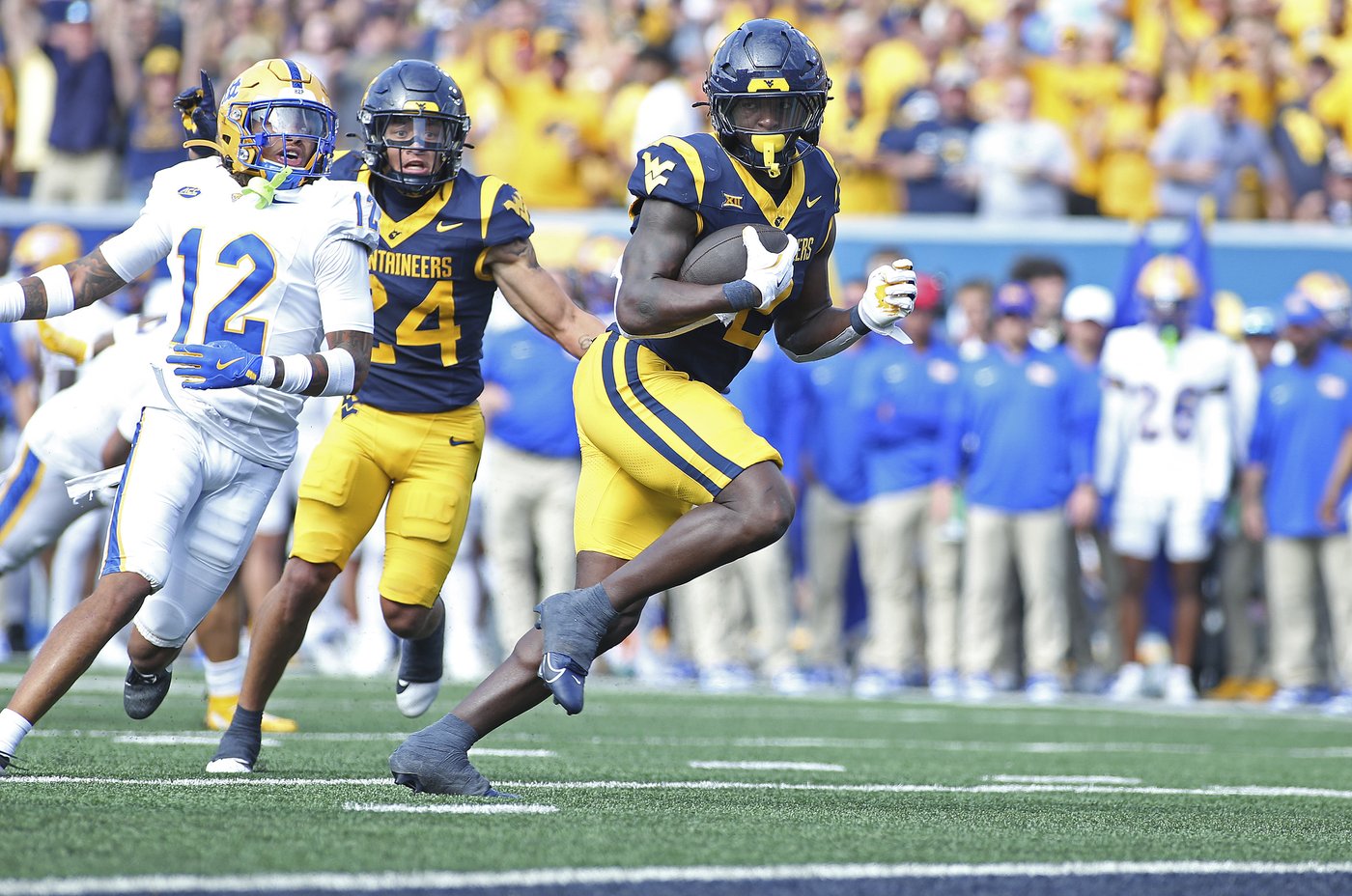 Edwards' short TD run in overtime leads West Virginia over Pittsburgh 31-24 in the Backyard Brawl | iNFOnews.ca Edwards' short TD run in overtime leads West Virginia over Pittsburgh 31-24 in the Backyard Brawl | iNFOnews.ca