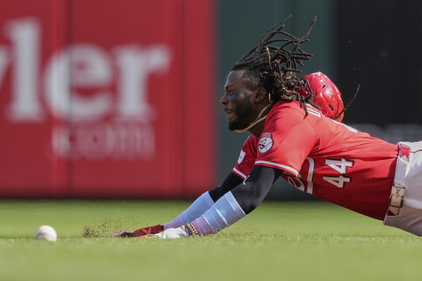 Elly De La Cruz homers, drives in 4 runs as Reds hold off Cubs 6-4 to snap 4-game skid | iNFOnews.ca