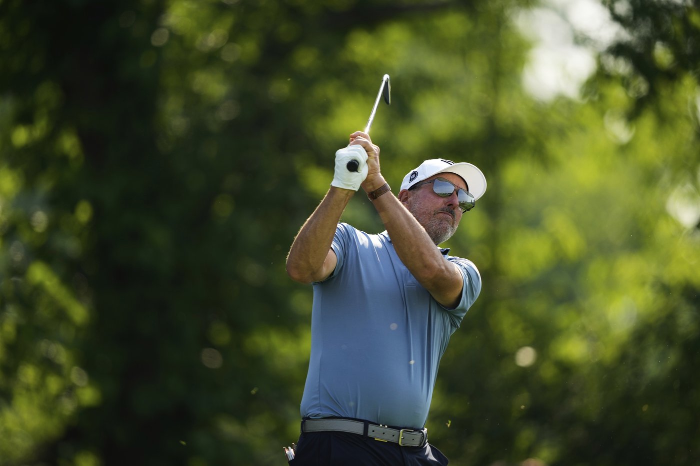 DeChambeau misses cut at US Open, then looks for answers in the rain | iNFOnews.ca