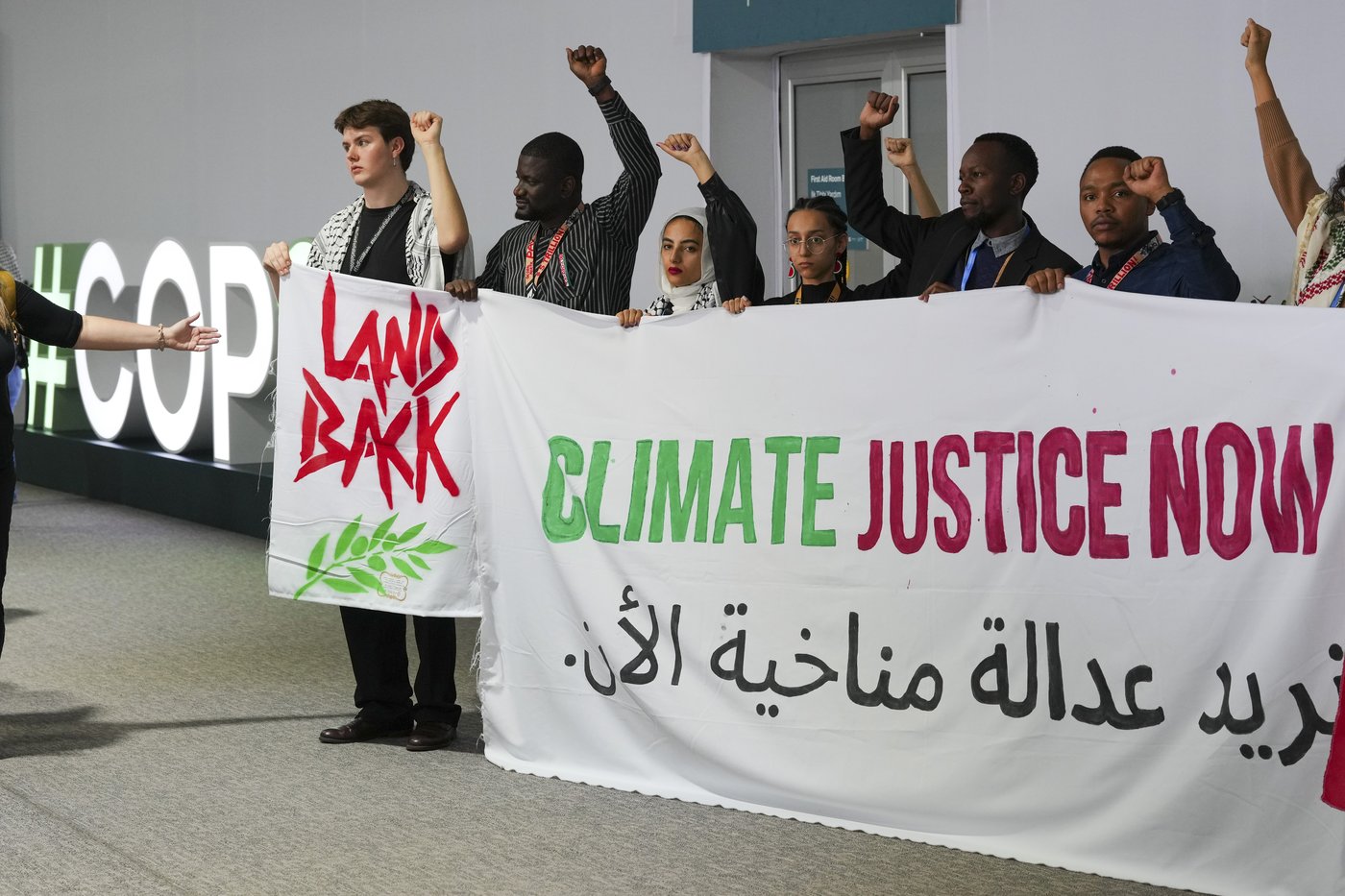 At UN climate talks, some see wars complicating negotiators' task | iNFOnews.ca At UN climate talks, some see wars complicating negotiators' task | iNFOnews.ca
