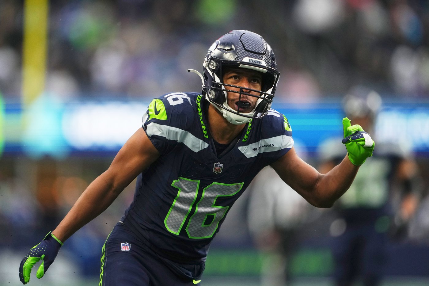 Titans give rookie QB Cam Ward some help, sign former Seahawks WR Tyler Lockett | iNFOnews.ca