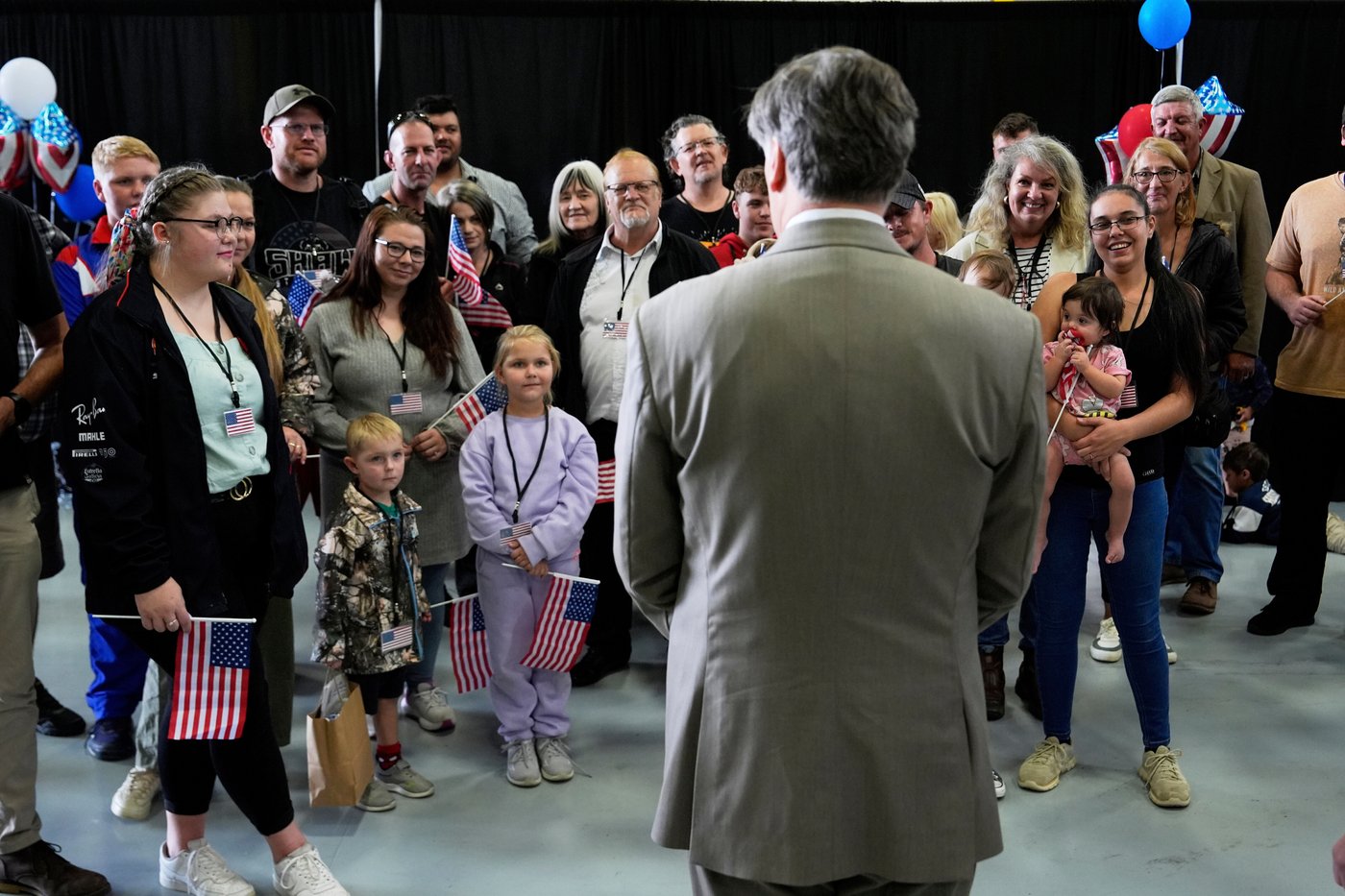 Trump sets 7,500 annual limit for refugees entering US. It'll be mostly white South Africans | iNFOnews.ca Trump sets 7,500 annual limit for refugees entering US. It'll be mostly white South Africans | iNFOnews.ca