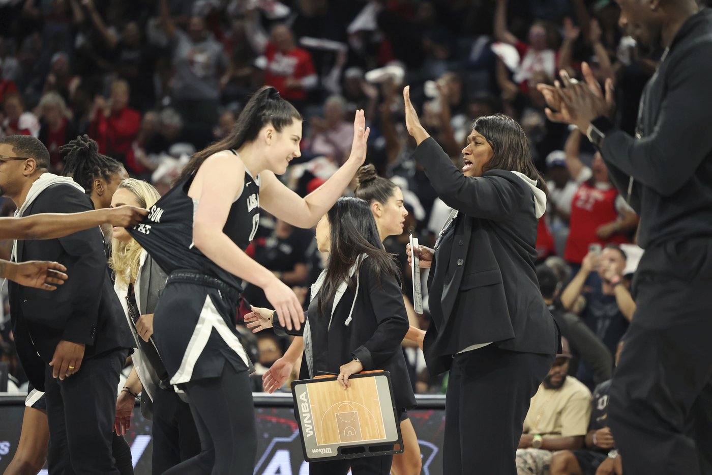 Jackie Young's 24 points and Aces' 16-point run staves off elimination in 95-81 win over Liberty | iNFOnews.ca