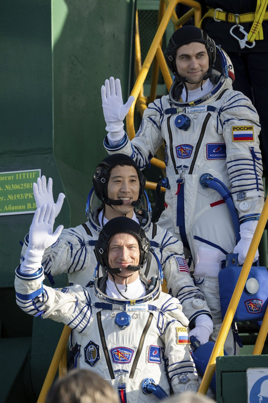 A US-Russian crew of 3 arrives at the International Space Station | iNFOnews.ca
