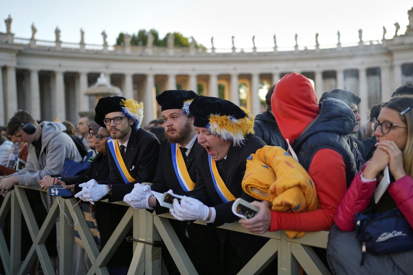 The Latest: Vatican says about 200,000 people have flocked to Pope Francis’ funeral mass | iNFOnews.ca