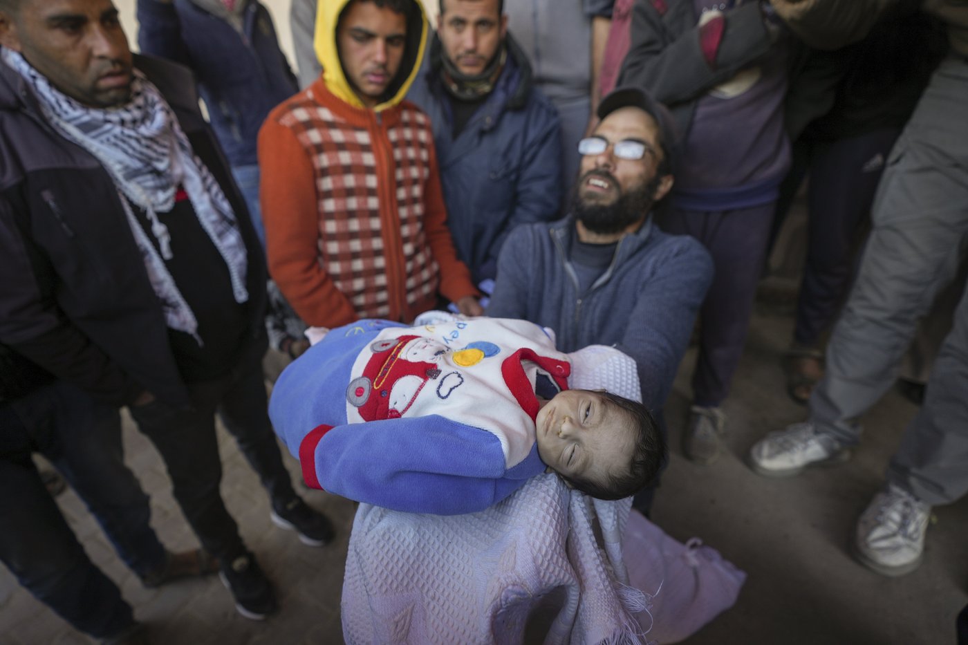 A fourth infant dies of the winter cold in Gaza as families share blankets in seaside tents | iNFOnews.ca A fourth infant dies of the winter cold in Gaza as families share blankets in seaside tents | iNFOnews.ca