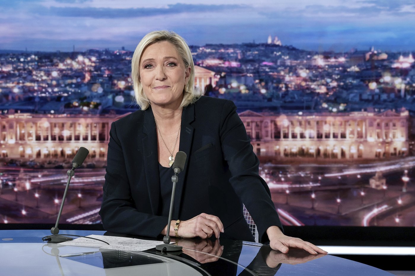 French lawmakers vote to oust prime minister in the first successful no-confidence vote since 1962 | iNFOnews.ca