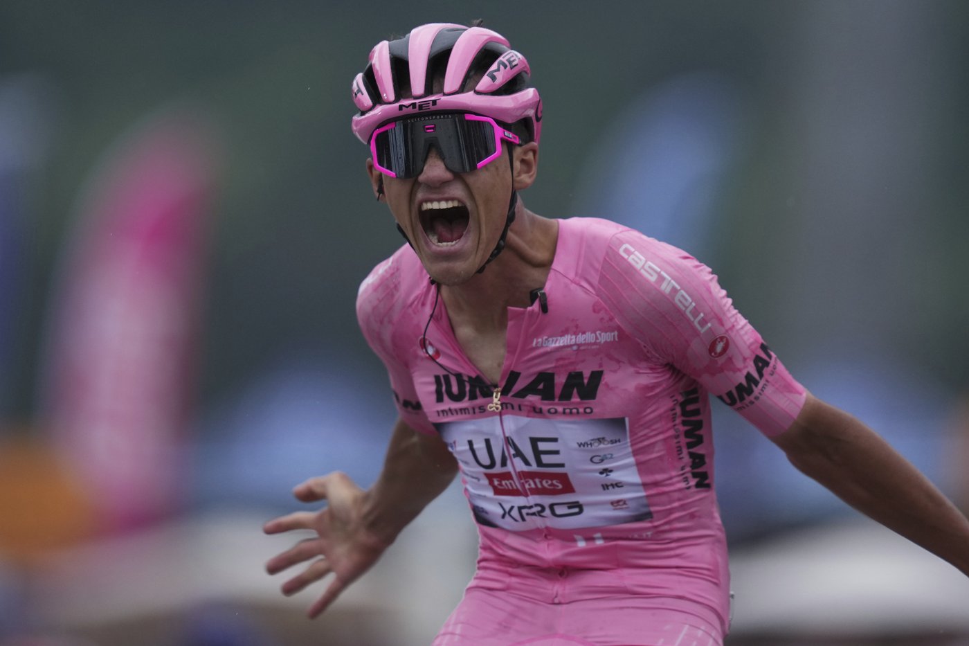From disappointment to triumph: Giro leader Isaac Del Toro claims statement win on stage 17 | iNFOnews.ca