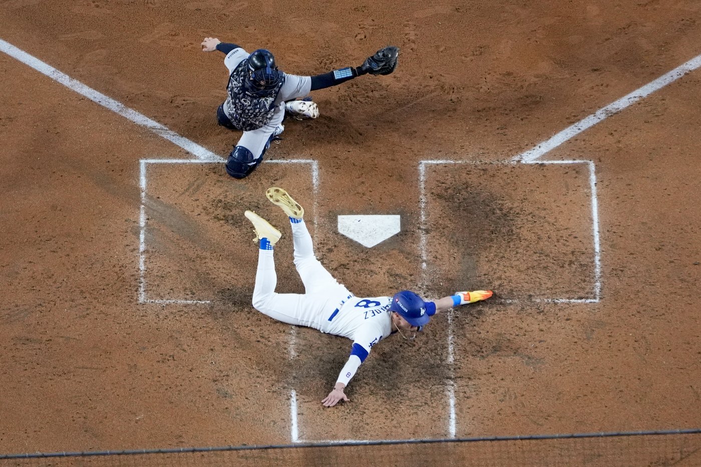 Freeman hits 1st game-ending slam in World Series history as Dodgers top Yankees 6-3 in opener | iNFOnews.ca