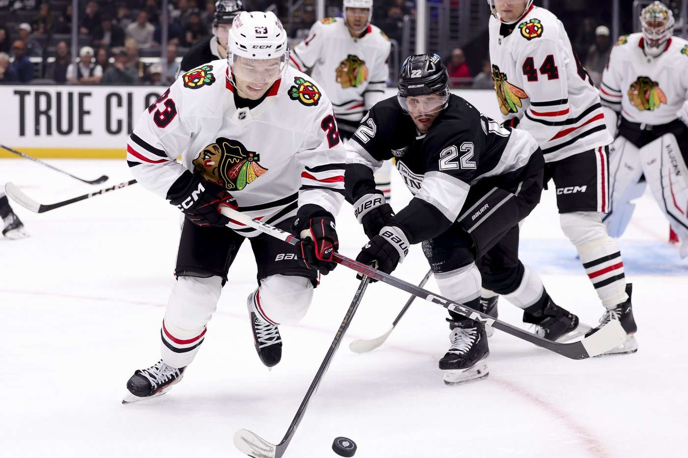 Bertuzzi's late goal sets stage for Blackhawks to get 4-3 shootout win over Kings | iNFOnews.ca