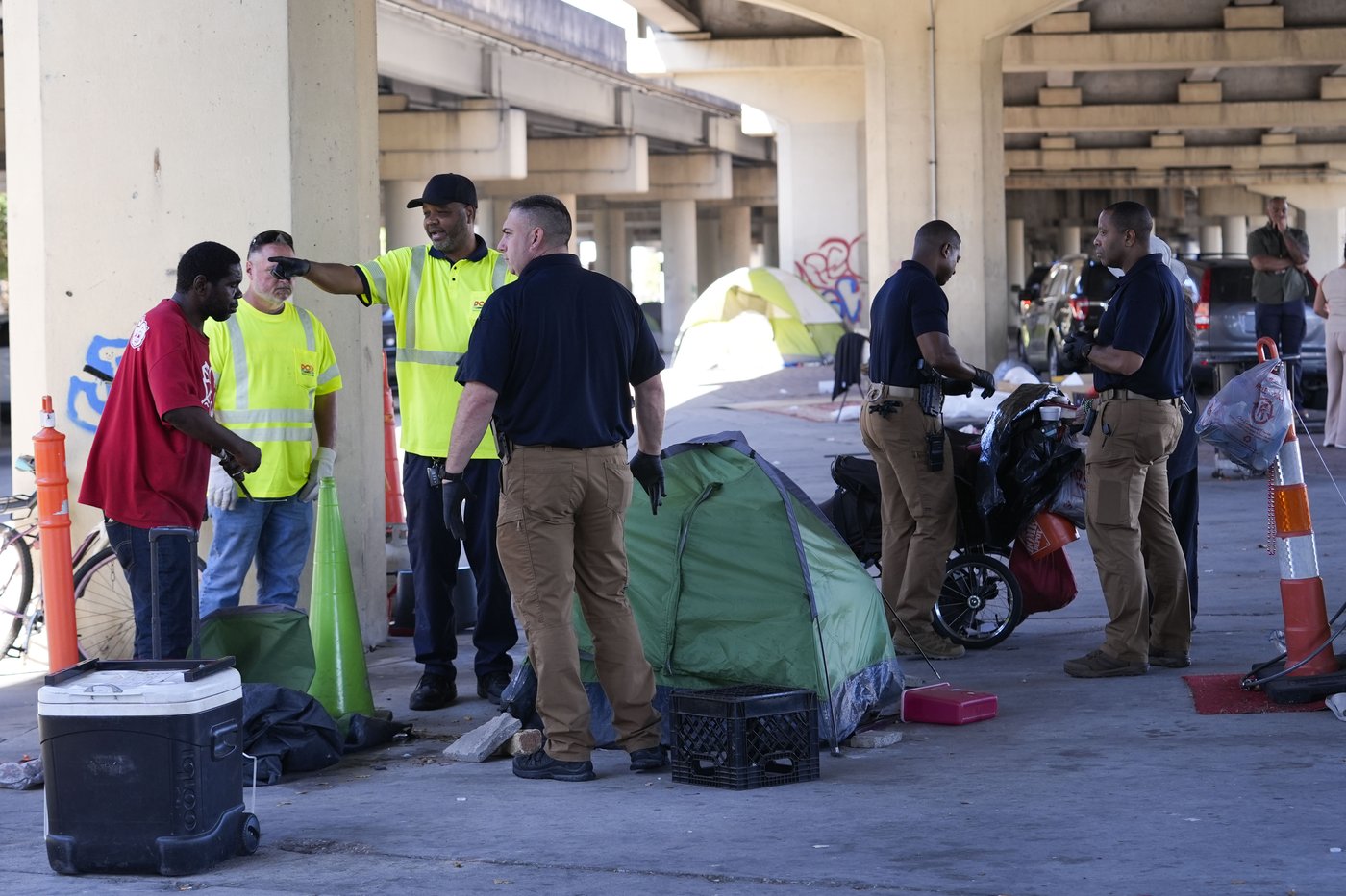 Before Taylor Swift show in New Orleans, a homeless encampment is forced to move | iNFOnews.ca