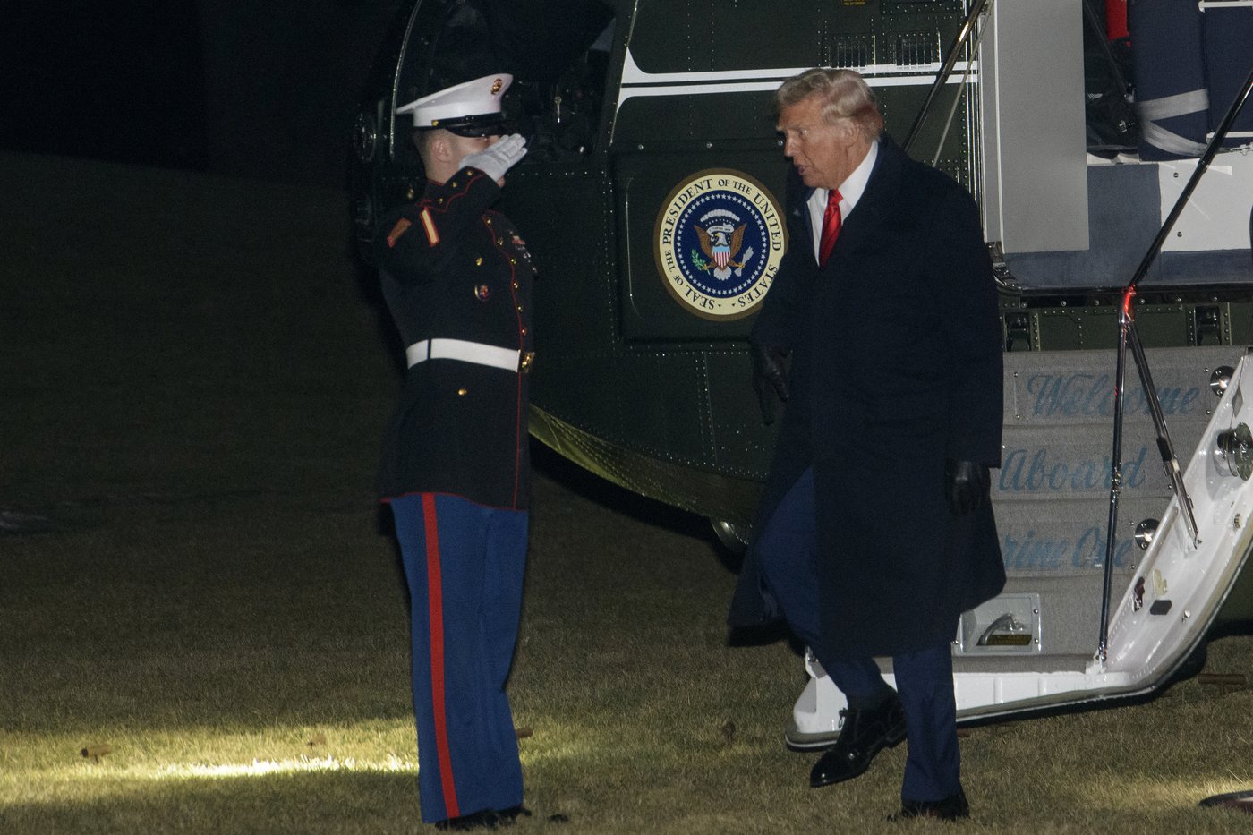 Trump offering federal workers buyouts with about 8 months' pay in effort to shrink government | iNFOnews.ca