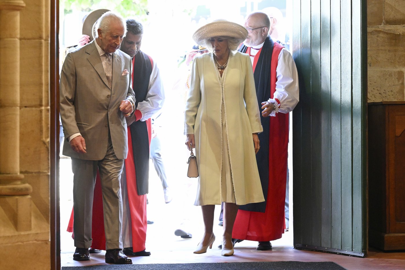 Children greet King Charles III and Queen Camilla outside a Sydney church | iNFOnews.ca Children greet King Charles III and Queen Camilla outside a Sydney church | iNFOnews.ca