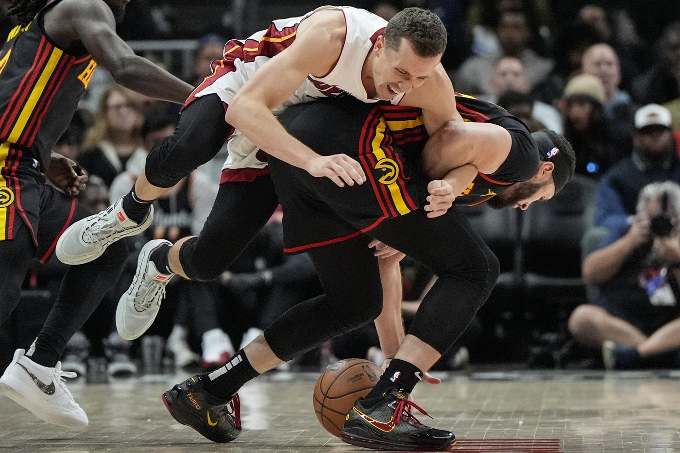 Hawks F Larry Nance Jr. to have surgery for broken bone in right hand | iNFOnews.ca Hawks F Larry Nance Jr. to have surgery for broken bone in right hand | iNFOnews.ca