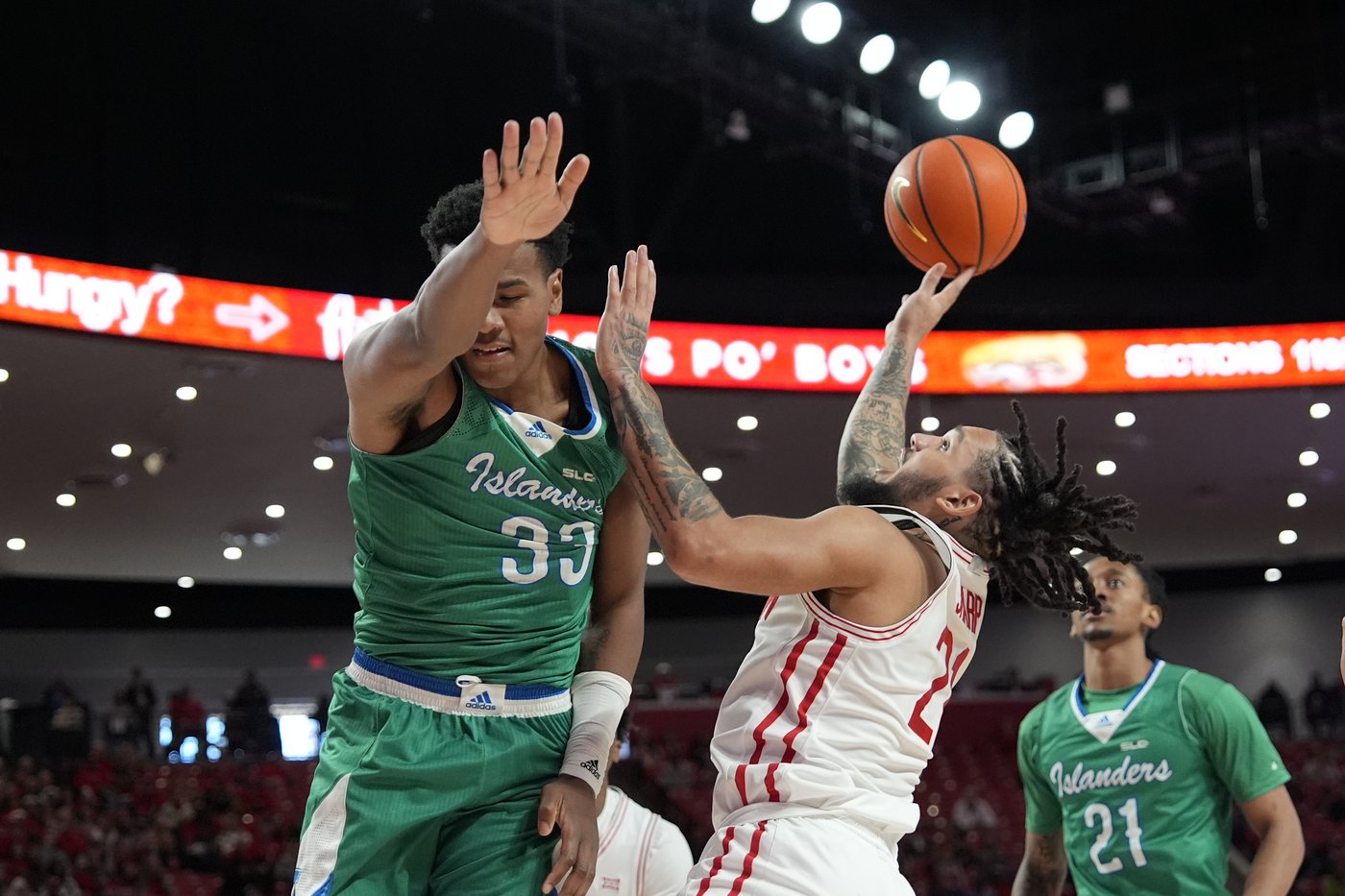 Emanuel Sharp scores 18 and No. 15 Houston wins its fourth straight, 87-51 over Islanders | iNFOnews.ca
