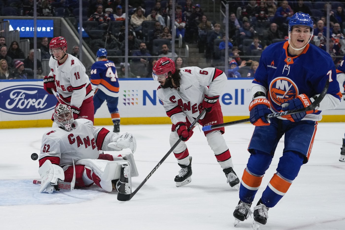 Pageau, Horvat lead Islanders to 4-3 win over Hurricanes | iNFOnews.ca Pageau, Horvat lead Islanders to 4-3 win over Hurricanes | iNFOnews.ca