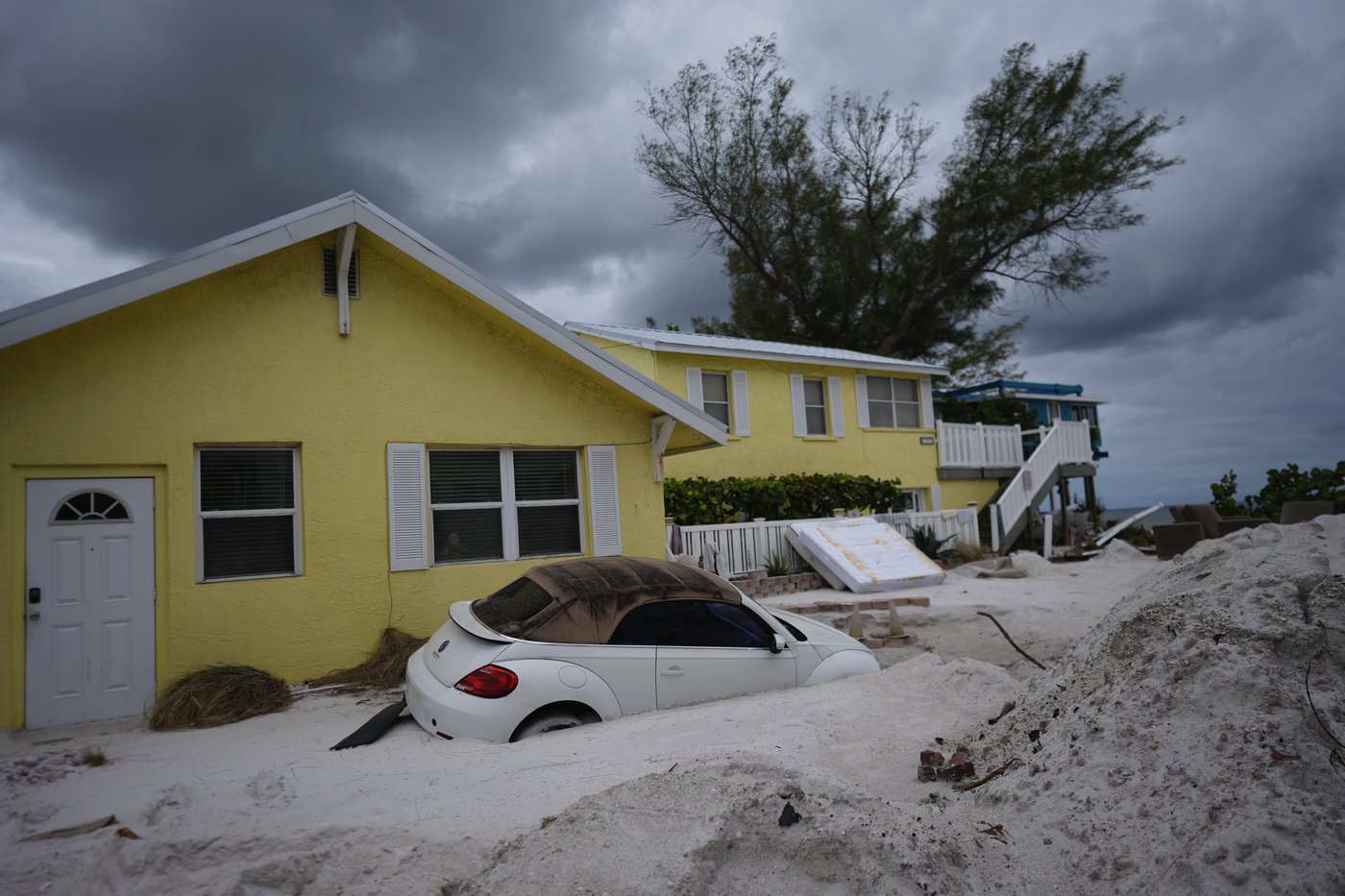 The Latest: Hurricane Milton takes aim near Tampa Bay, Florida, once again a Category 5 storm | iNFOnews.ca