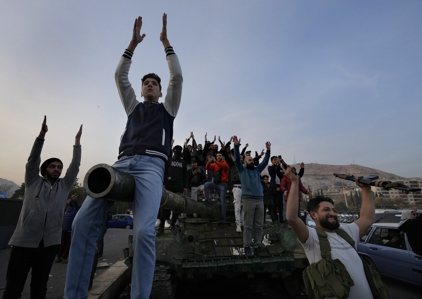 Syrian government services come to a 'complete halt' as state workers stay home after rebel takeover | iNFOnews.ca Syrian government services come to a 'complete halt' as state workers stay home after rebel takeover | iNFOnews.ca