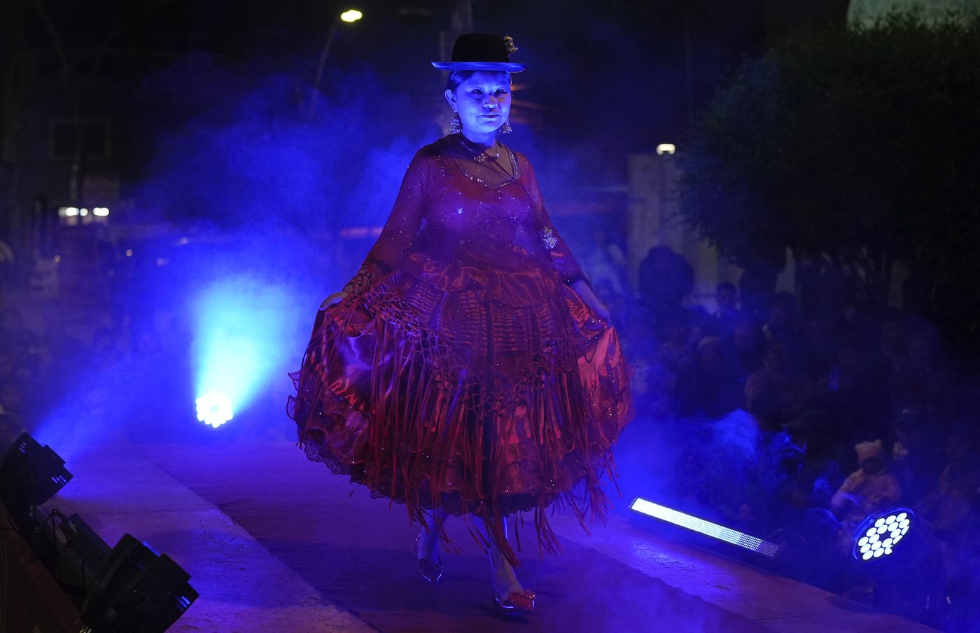 In Bolivia's scrappy highlands, proud Indigenous Cholas take the runway by storm | iNFOnews.ca