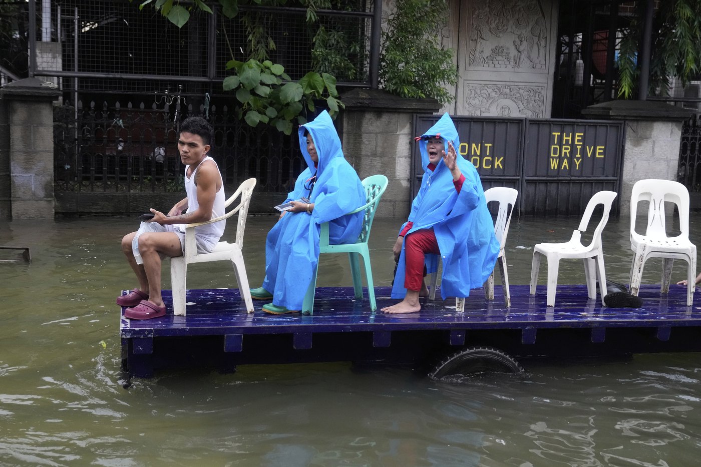 Tropical storm adds to Philippines' weather toll with 25 dead and 278,000 evacuated this week | iNFOnews.ca Tropical storm adds to Philippines' weather toll with 25 dead and 278,000 evacuated this week | iNFOnews.ca