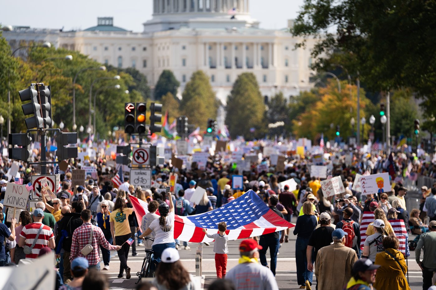 People fill the streets for 'No Kings' rally in Washington | iNFOnews.ca