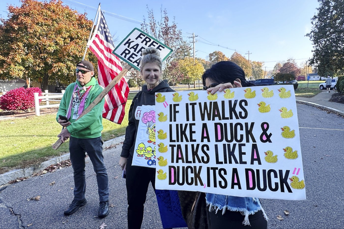 Karen Read supporter denies intimidating witnesses with rubber ducks and fake $100 bills | iNFOnews.ca Karen Read supporter denies intimidating witnesses with rubber ducks and fake $100 bills | iNFOnews.ca