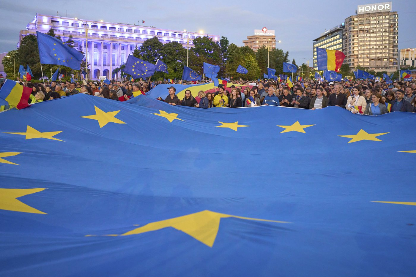 PHOTO COLLECTION: Romania Election Pro-EU Rally | iNFOnews.ca PHOTO COLLECTION: Romania Election Pro-EU Rally | iNFOnews.ca