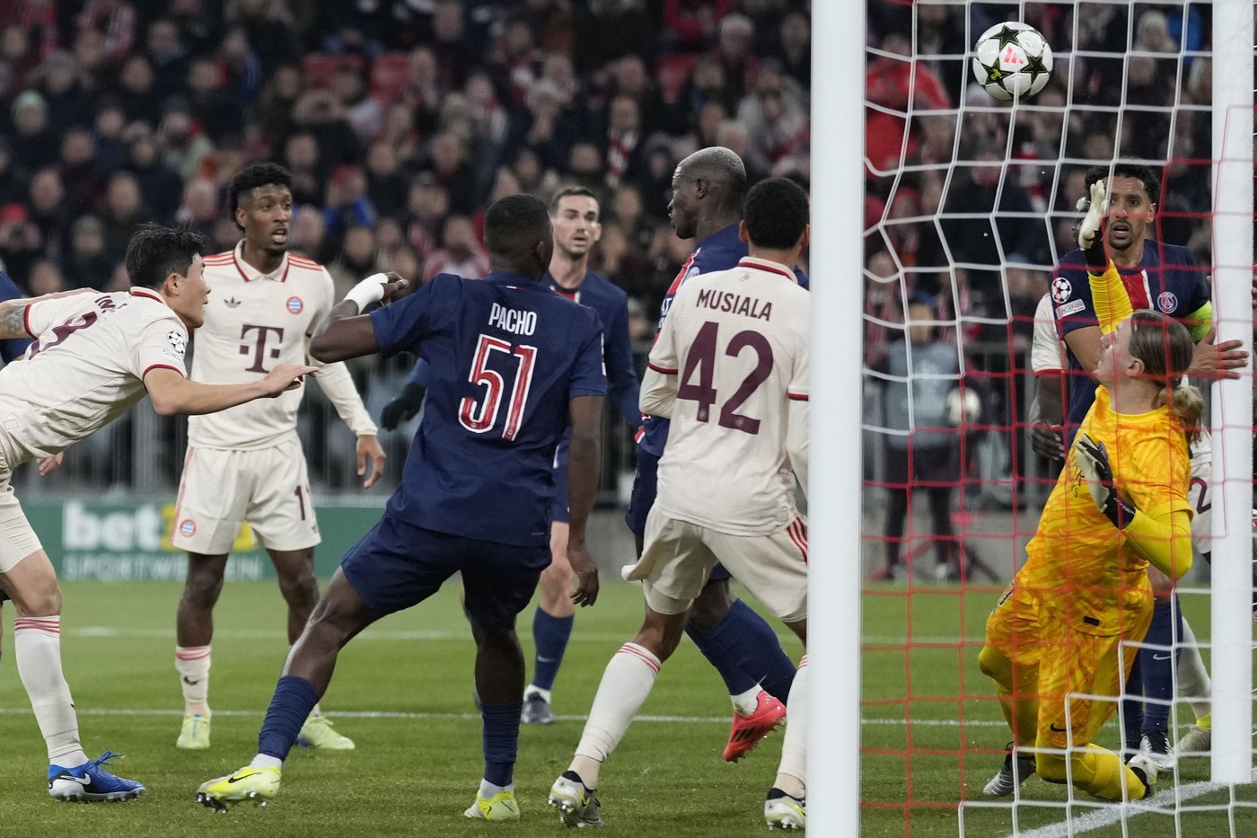 Lewandowski joins Ronaldo and Messi in Champions League 100-goal club. Haaland nets 2 but City draws | iNFOnews.ca