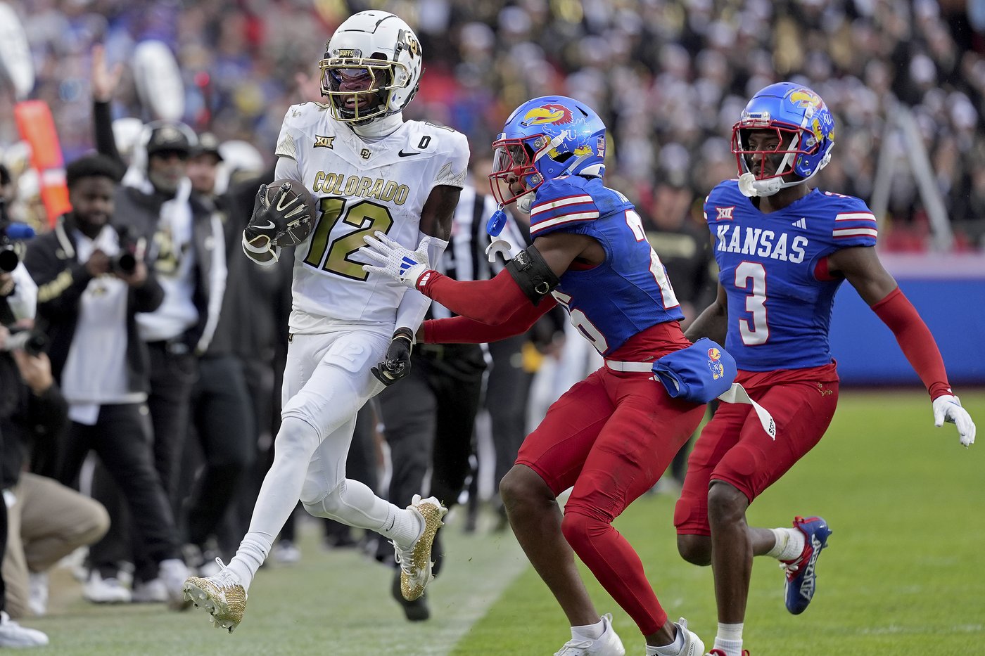 Upset Deion Sanders plans to give Travis Hunter his Jim Thorpe trophy after Colorado star snubbed | iNFOnews.ca Upset Deion Sanders plans to give Travis Hunter his Jim Thorpe trophy after Colorado star snubbed | iNFOnews.ca