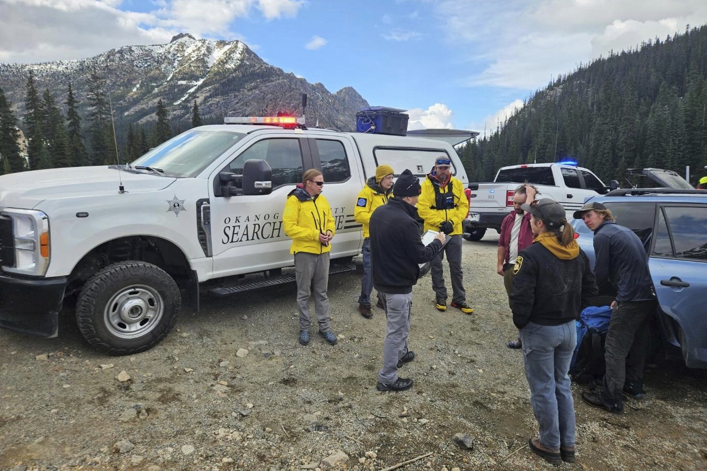Three climbers fell 400 feet to their death. One climber survived and drove to a pay phone | iNFOnews.ca Three climbers fell 400 feet to their death. One climber survived and drove to a pay phone | iNFOnews.ca