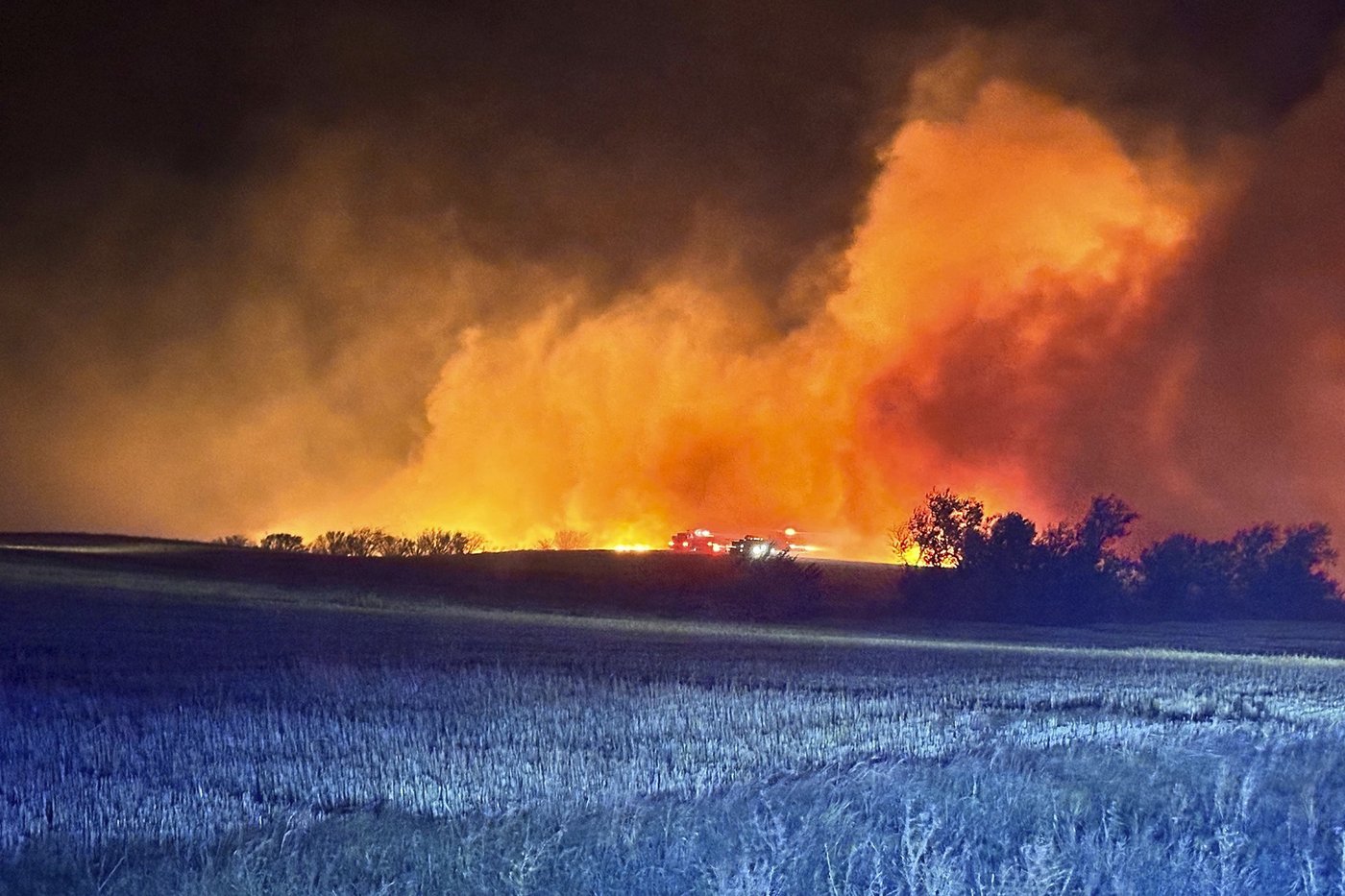 Weekend wildfires lead to 1 death, large areas burned in western North Dakota | iNFOnews.ca Weekend wildfires lead to 1 death, large areas burned in western North Dakota | iNFOnews.ca