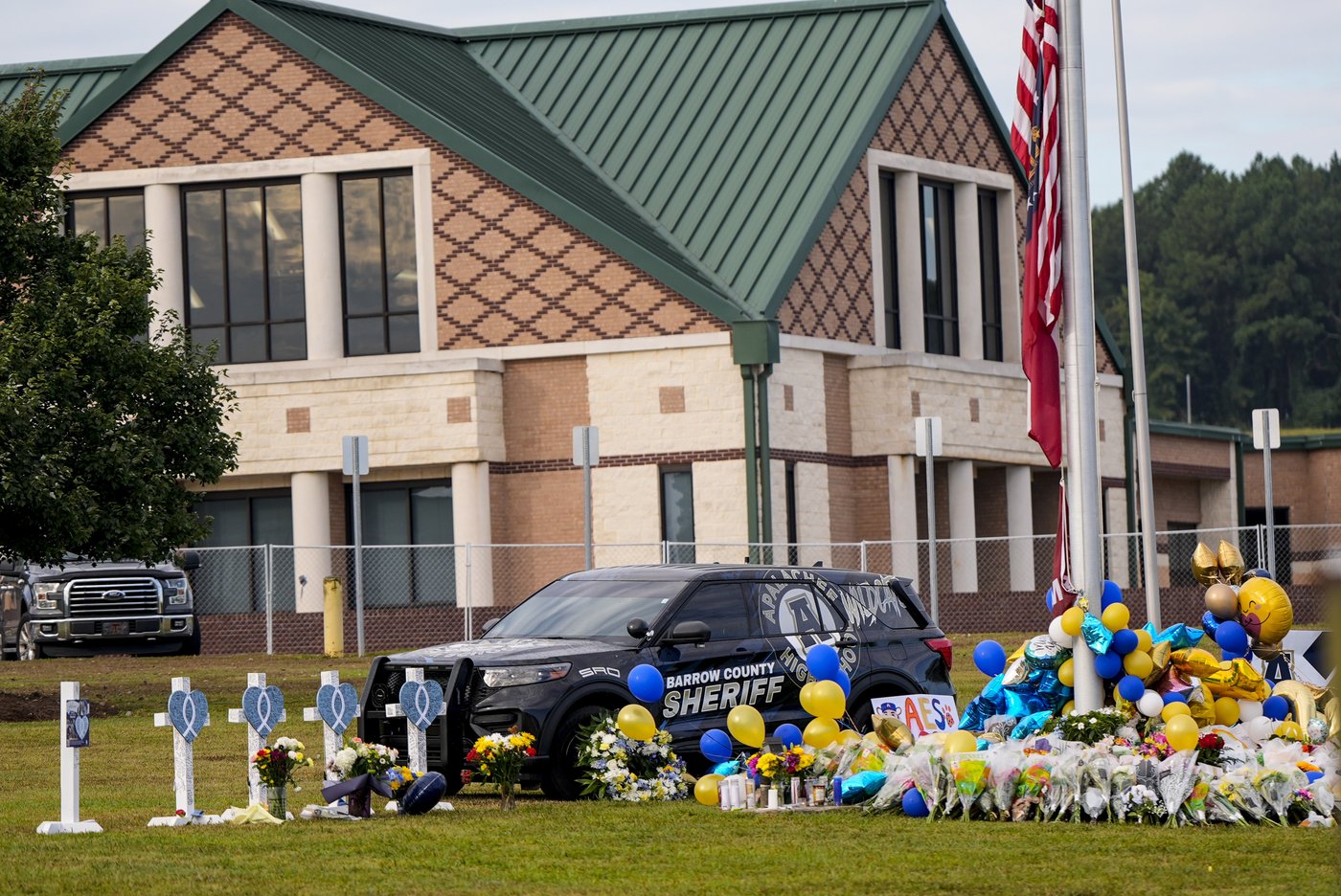 Mom of suspect in Georgia school shooting indicted and is accused of taping a parent to a chair | iNFOnews.ca Mom of suspect in Georgia school shooting indicted and is accused of taping a parent to a chair | iNFOnews.ca