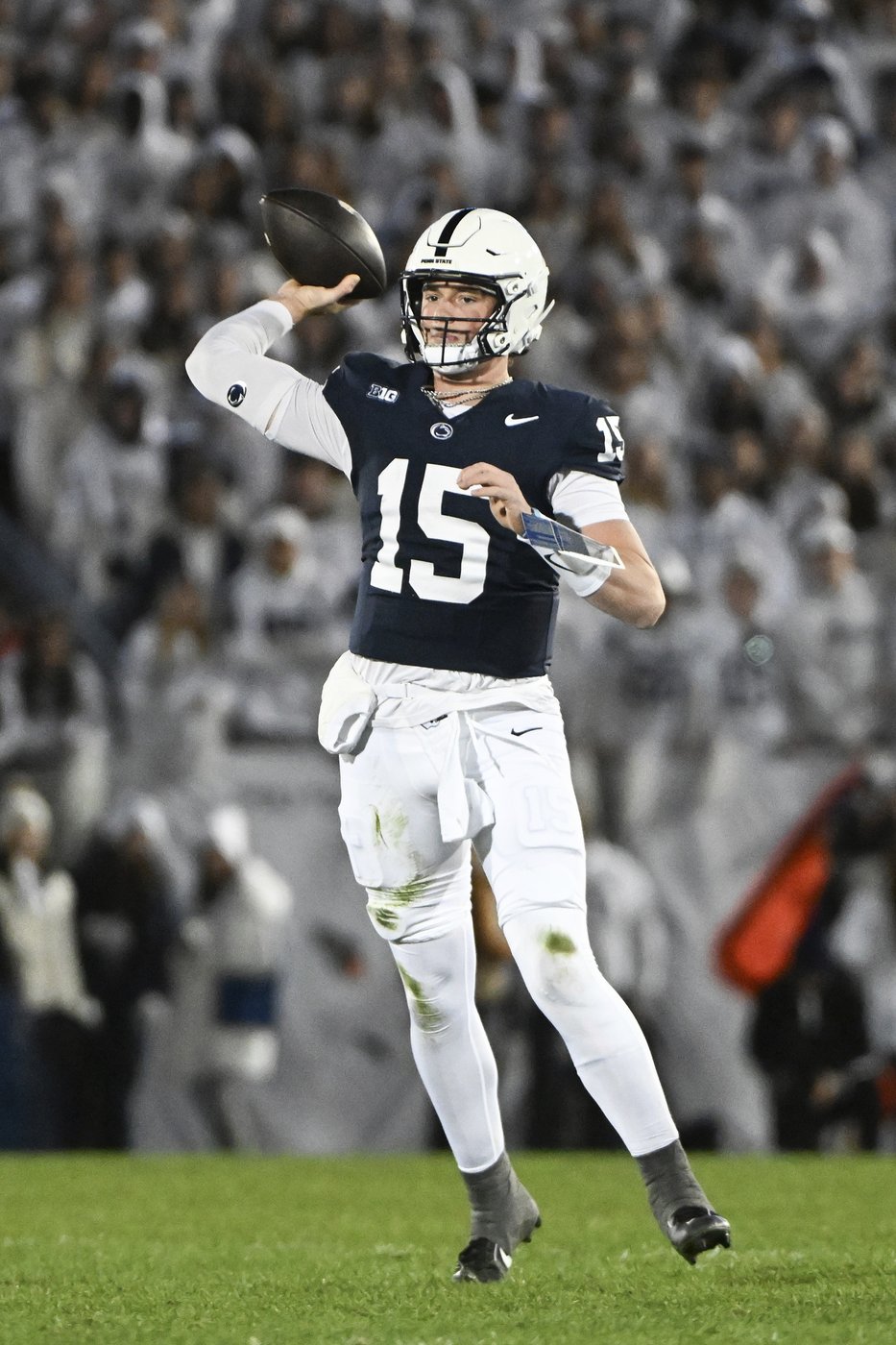 Warren scores 2 TDs as No. 6 Penn State routs Washington 35-6 | iNFOnews.ca Warren scores 2 TDs as No. 6 Penn State routs Washington 35-6 | iNFOnews.ca