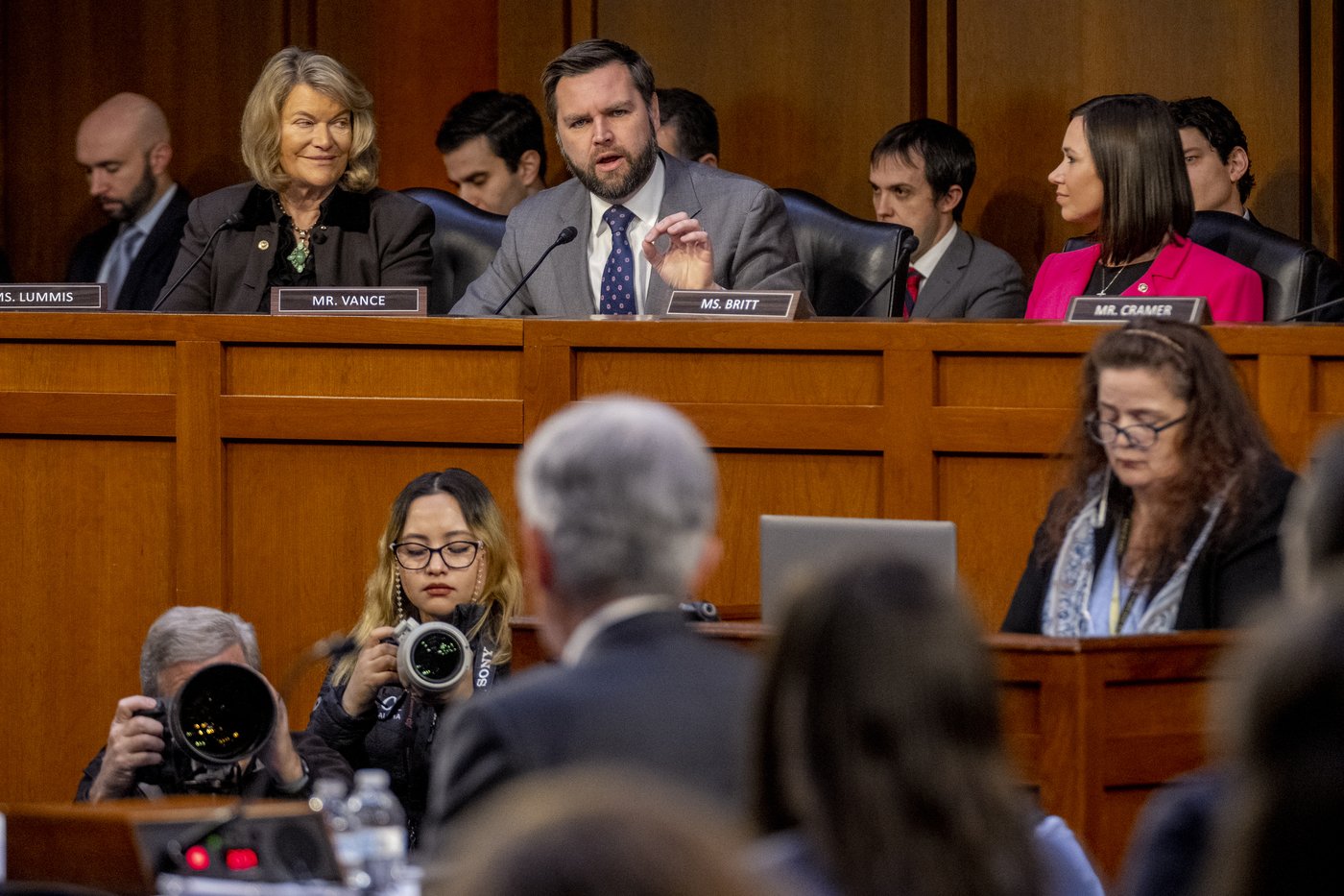 Vance takes on a more visible transition role as he works to boost Trump's most controversial picks | iNFOnews.ca Vance takes on a more visible transition role as he works to boost Trump's most controversial picks | iNFOnews.ca