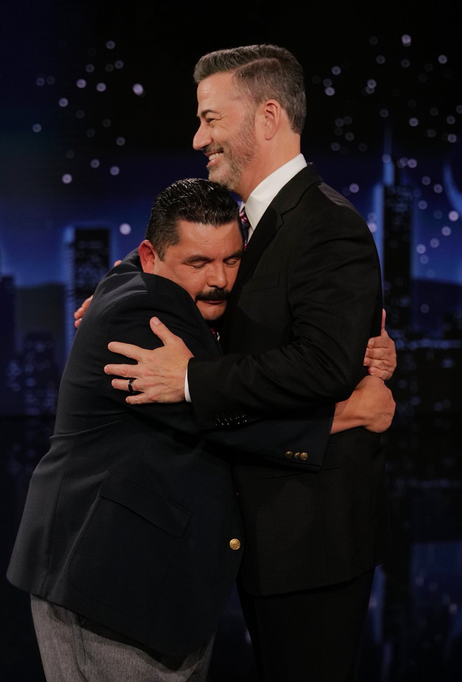 Emotional Jimmy Kimmel says in late-night return he never intended to make light of Kirk's killing | iNFOnews.ca Emotional Jimmy Kimmel says in late-night return he never intended to make light of Kirk's killing | iNFOnews.ca