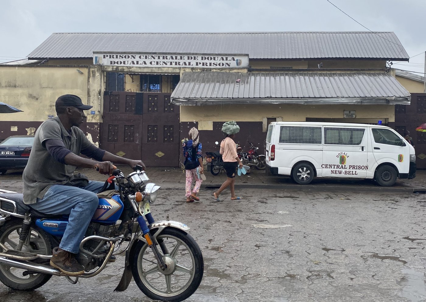 From inside a Cameroon jail, gay youth say police exploit homophobia to seek bribes | iNFOnews.ca