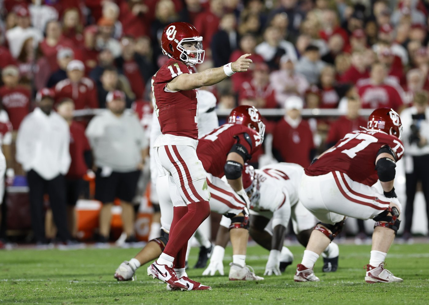 Arnold, Robinson run for more than 100 yards as Oklahoma stuns No. 7 Alabama 24-3 | iNFOnews.ca Arnold, Robinson run for more than 100 yards as Oklahoma stuns No. 7 Alabama 24-3 | iNFOnews.ca