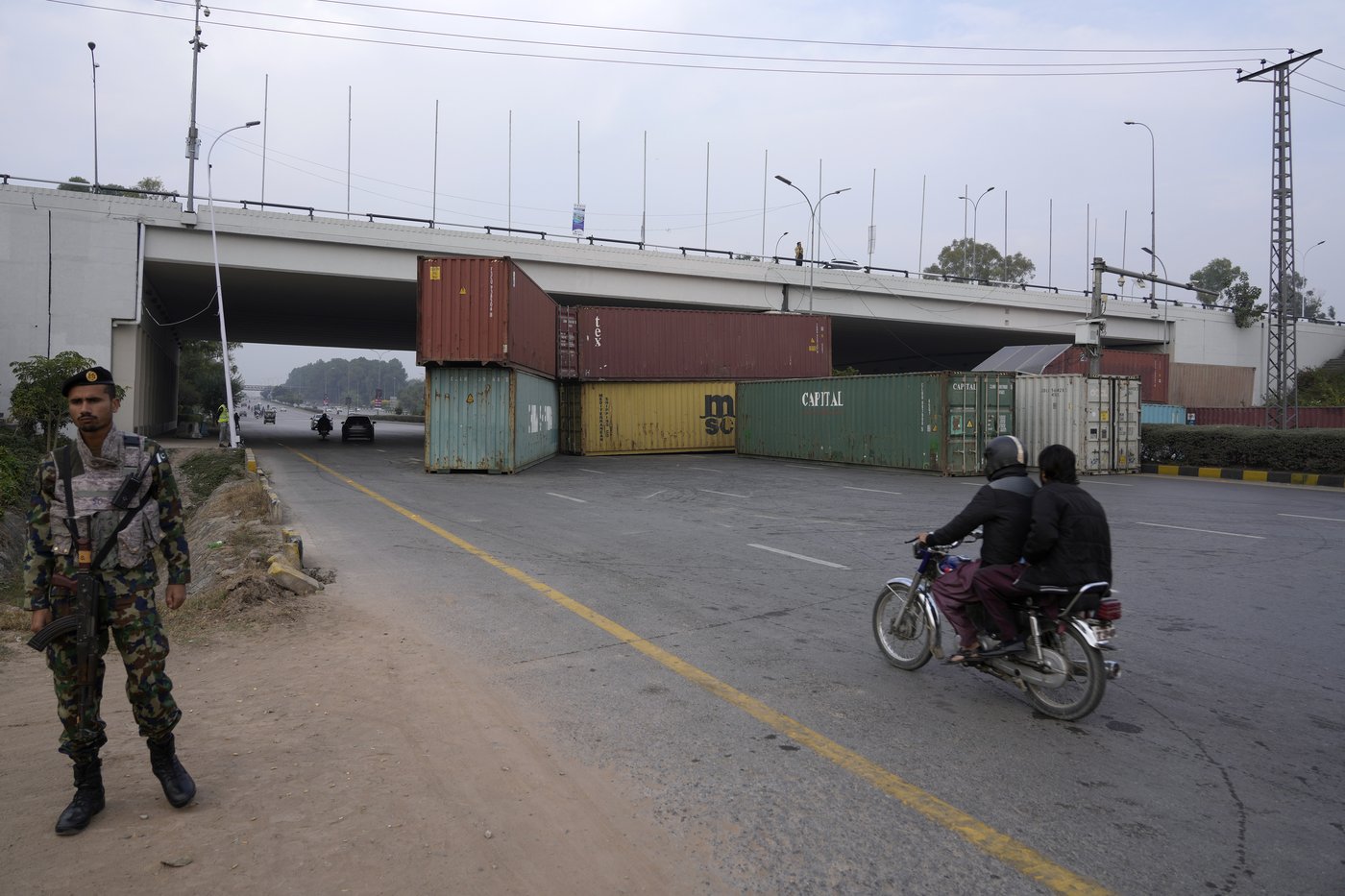 Pakistan seals off its capital ahead of a planned rally by Imran Khan supporters | iNFOnews.ca