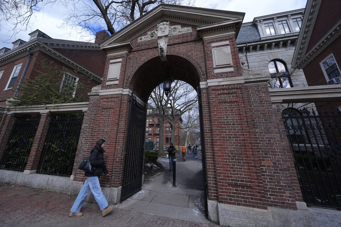 Harvard is offering free tuition for families that make less than $200K | iNFOnews.ca