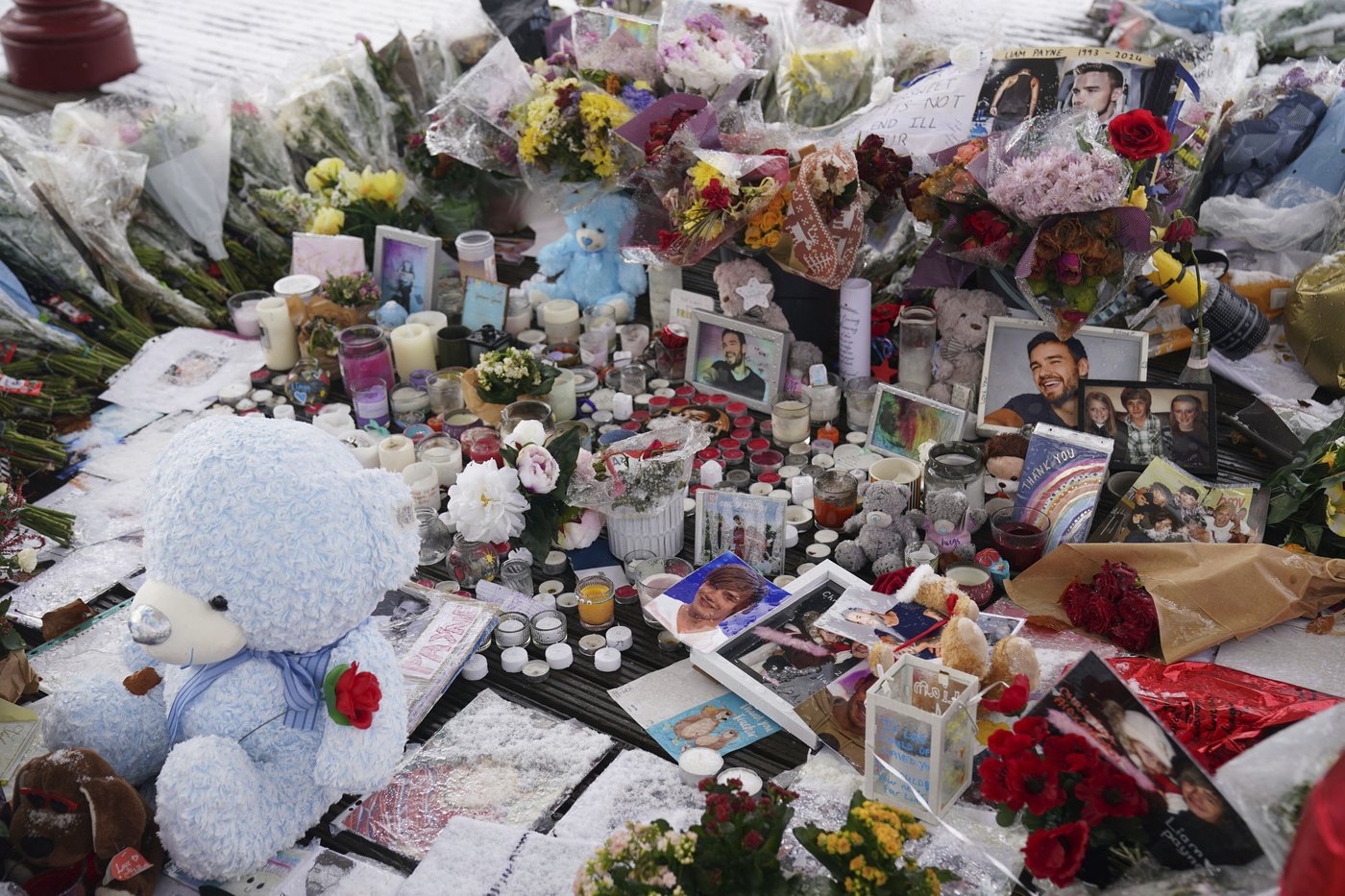 Liam Payne's One Direction bandmates among the mourners at singer's funeral | iNFOnews.ca
