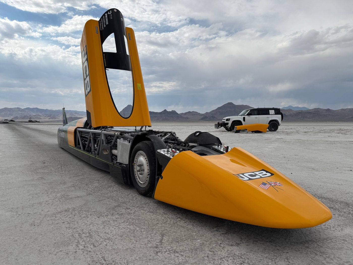 Britain's Andy Green sets another speed record, this time in a hydrogen-powered car | iNwheels