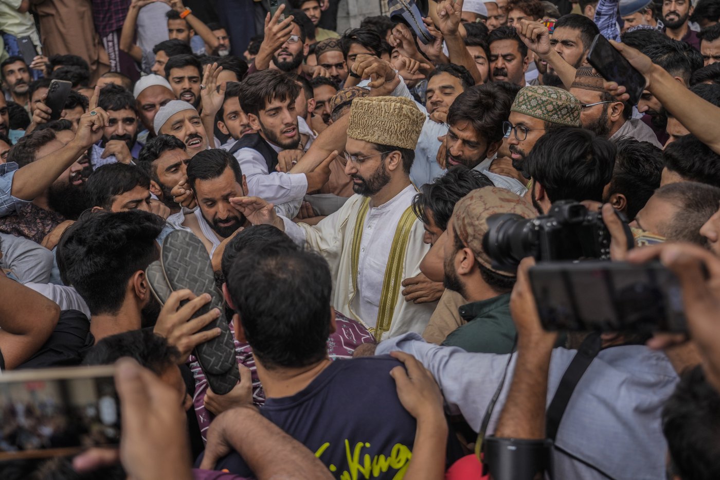 Top Kashmir leader says India has silenced dissenting voices as region votes in final phase of polls | iNFOnews.ca